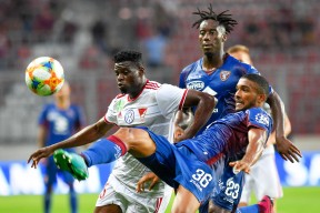 易游体育-意甲赛场激情澎湃，球员斗志昂扬